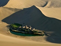 Crescent moon lake yueyaquan china